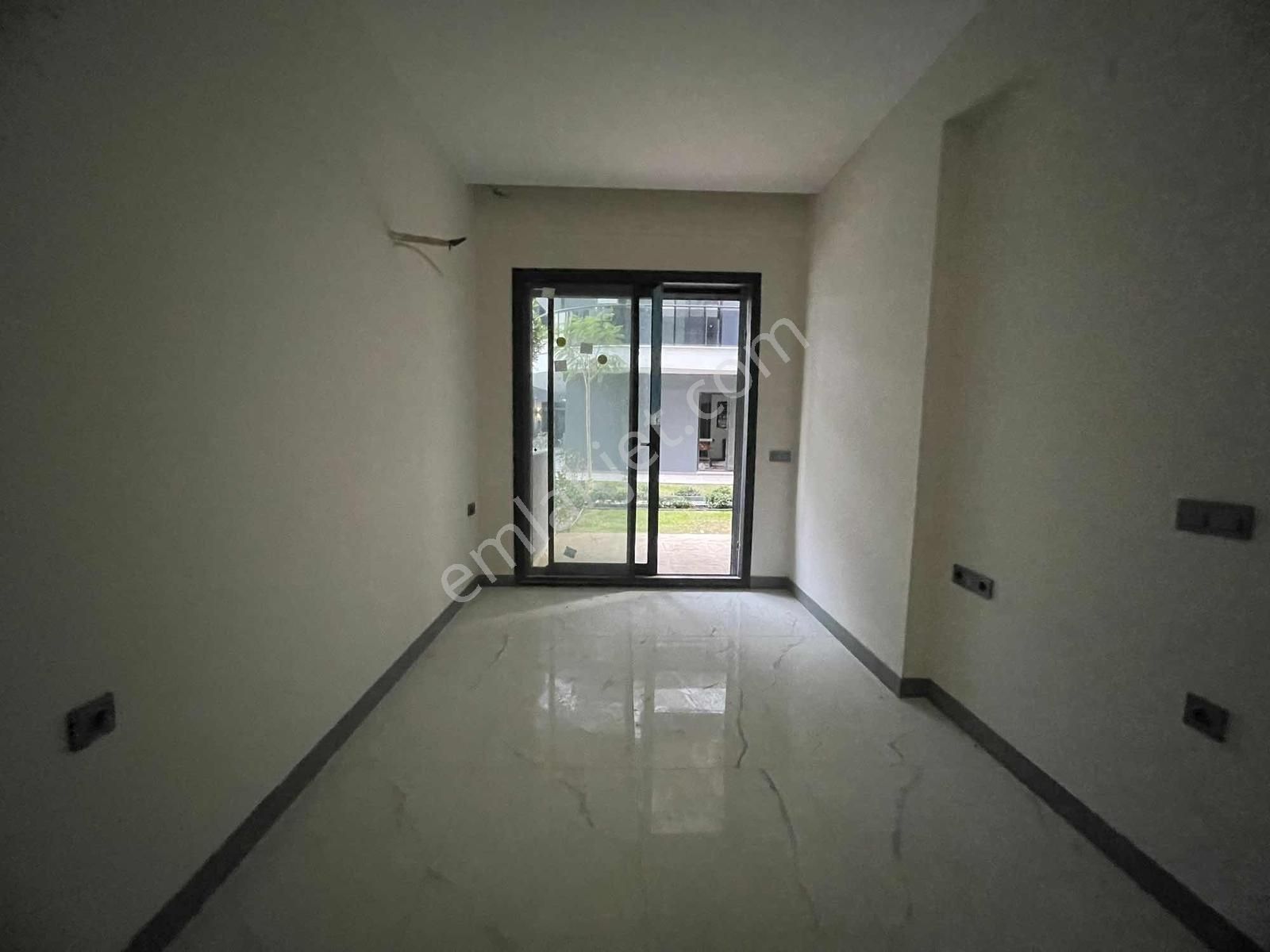 Kuşadası My Suits'te Bahçeli Havuz Manzaralı Suit - Görsel 19