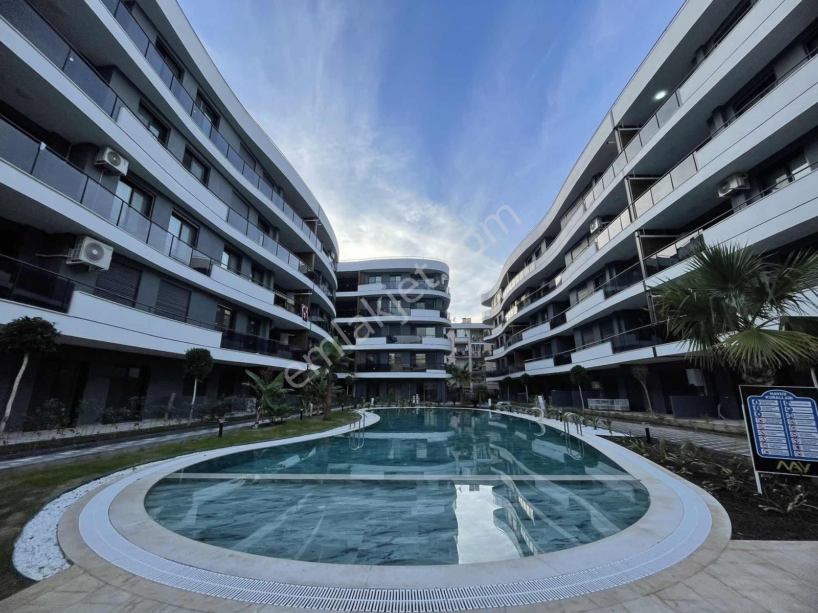 Kuşadası My Suits'te Bahçeli Havuz Manzaralı Suit - Görsel 26