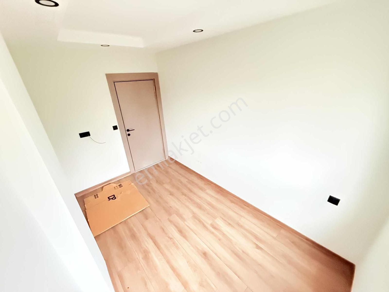 3+1_sıfır_katta_asansörlü_giyotin_camlı_herşeyi_ayrı_iskanlı_!!! - Görsel 10