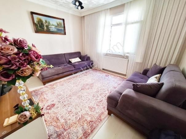 Ümraniye Ana Cadde Üzerinde Çift Cephe Yenilenmiş Satılık 2+1