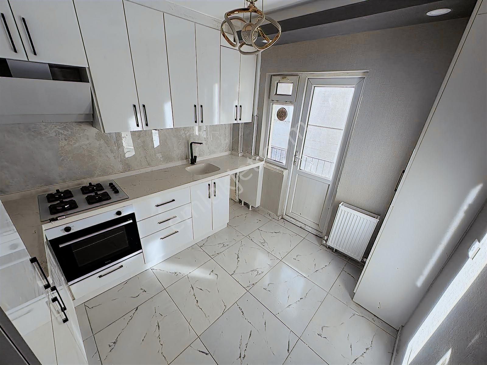 Adres'ten_plevnede_yeşilova_yakını_ön_cephe_full+full_yapılı_3+1