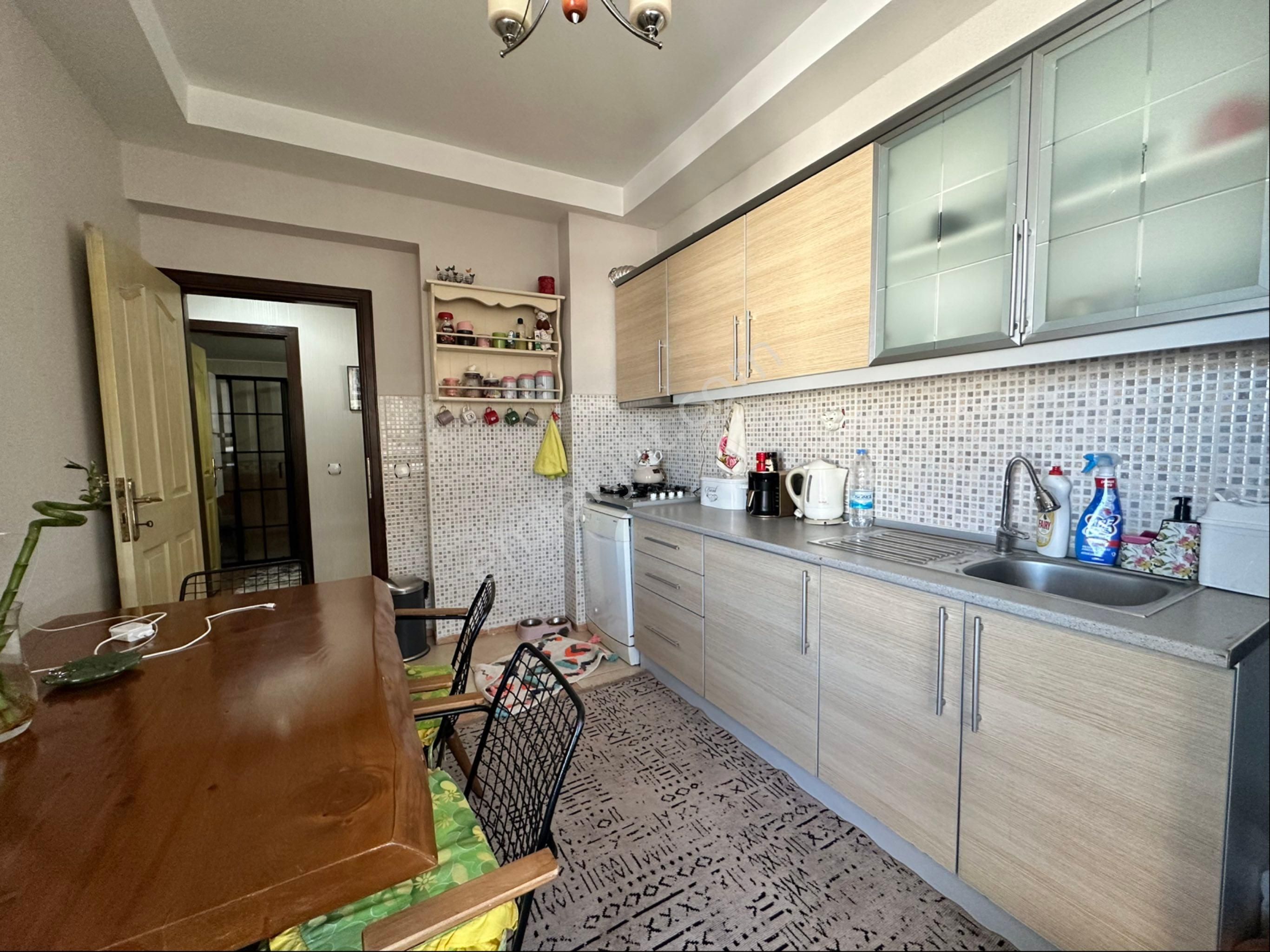 Etiler’de Asansörlü Ara Katta Çok Geniş 2+1 - Görsel 4