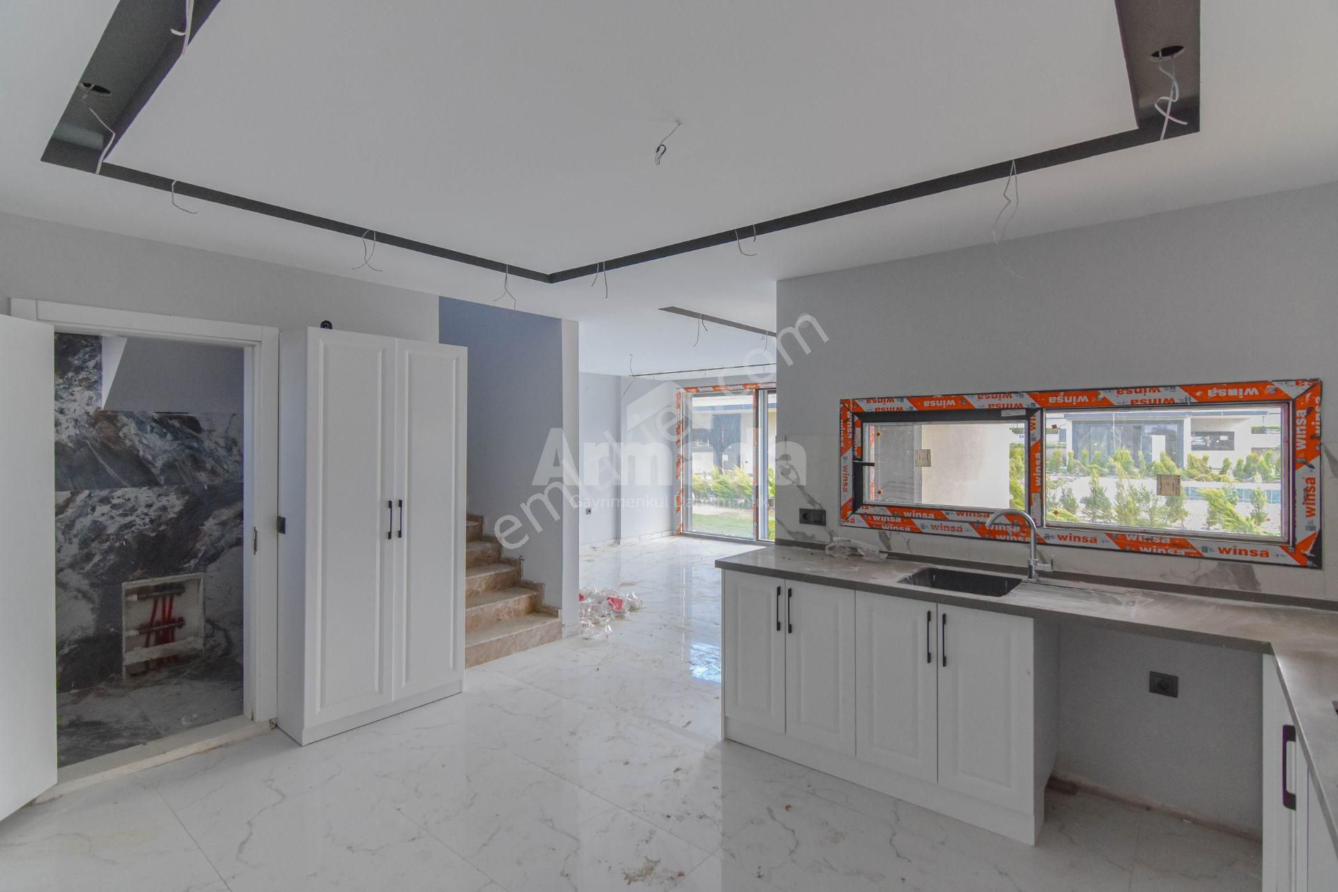 Kuşadası Davutlar'da Denize Yürüme Mesafesinde 3+1 Villa - Görsel 9