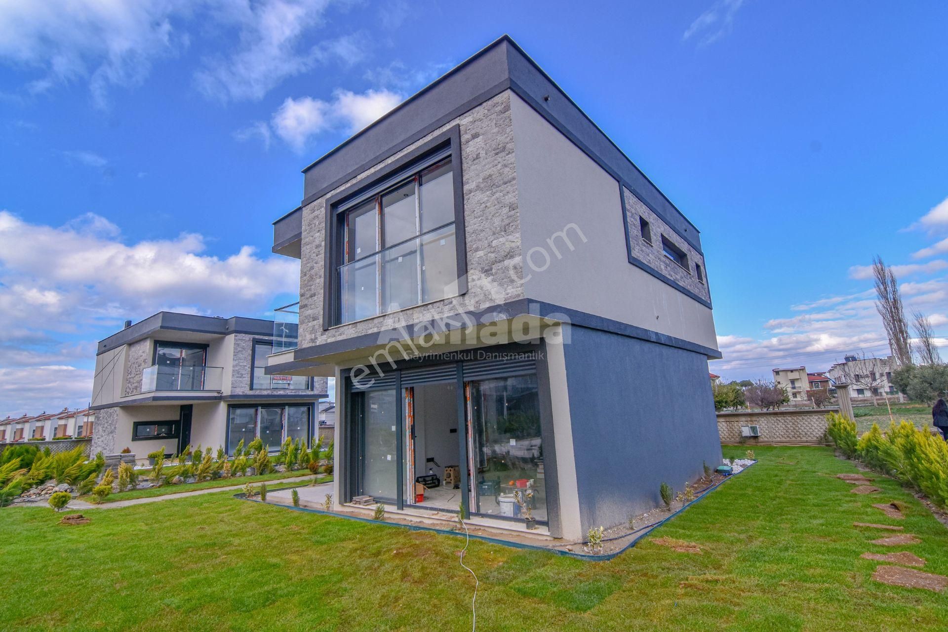 Kuşadası Davutlar'da Denize Yürüme Mesafesinde 3+1 Villa - Görsel 2