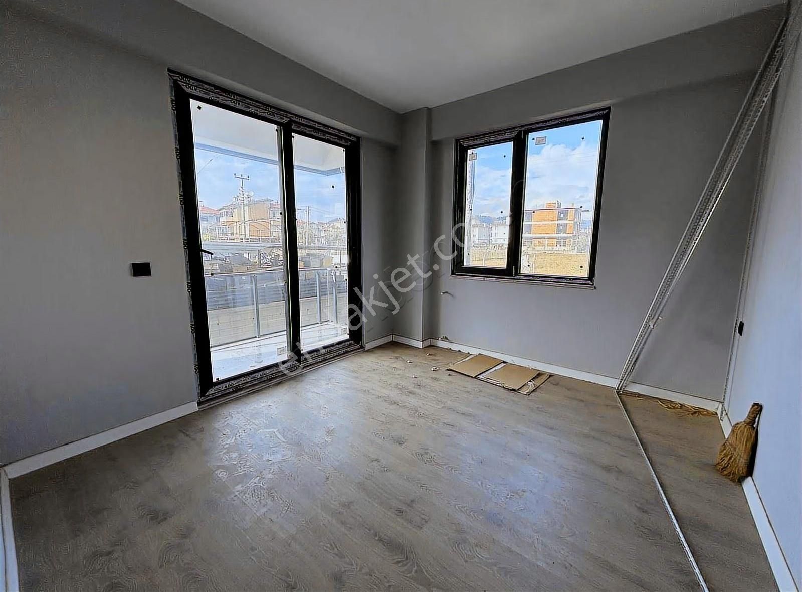 Gizemli Emlaktan Satılık Havuzlu Sitede 1+1 Daire - Görsel 9