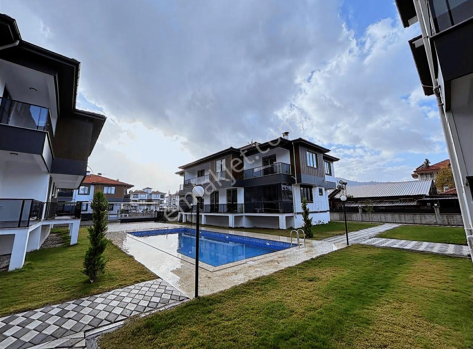 Gizemli Emlaktan Satılık Havuzlu Sitede 1+1 Daire - Görsel 24