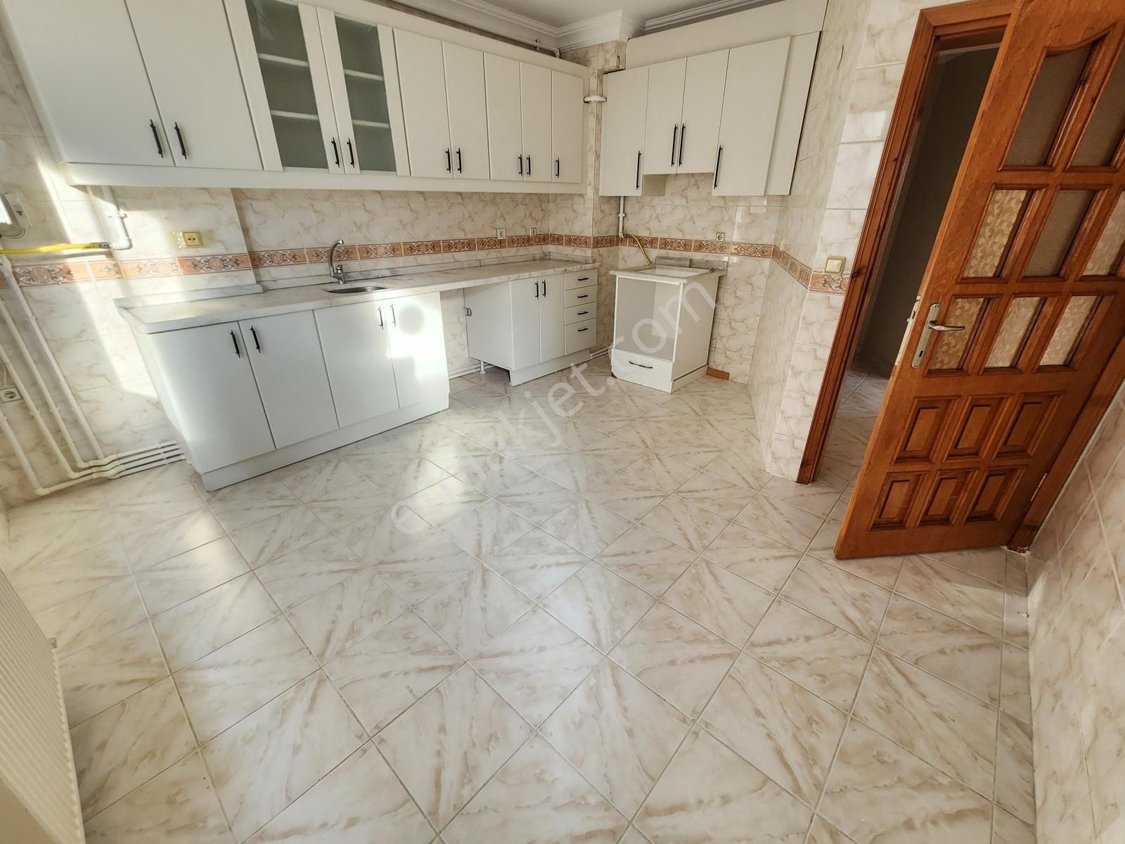 Anka'dan Kısıklı Mah. Ferah Yaşam Alanı Devasa Kiralık 3+1 Daire - Görsel 23