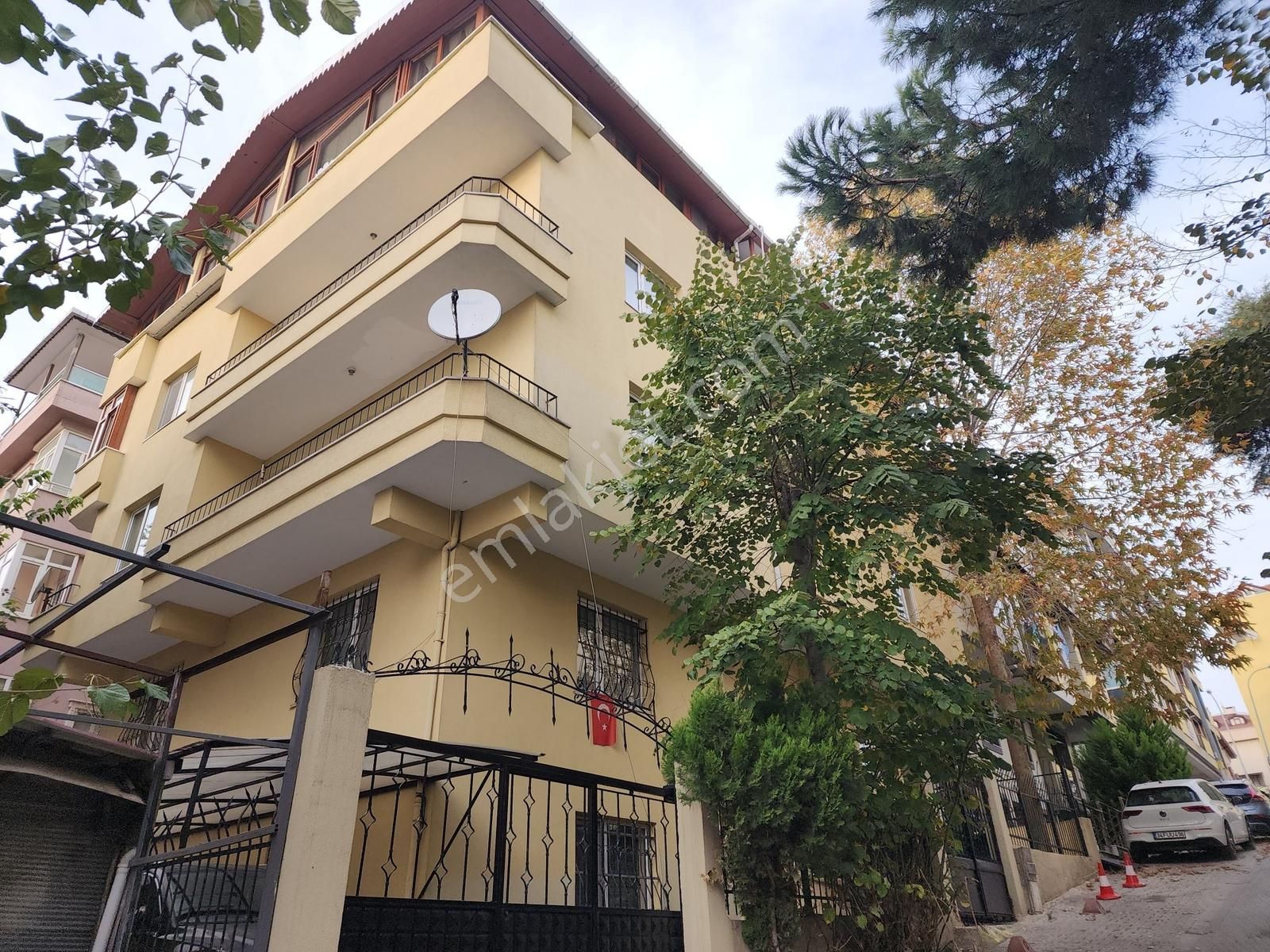 Anka'dan Kısıklı Mah. Ferah Yaşam Alanı Devasa Kiralık 3+1 Daire