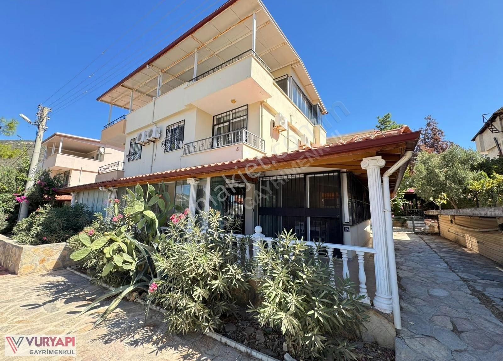 Akbük'te Ön Sırada Deniz Manzaralı Eşyalı-geniş 4+1 Villa