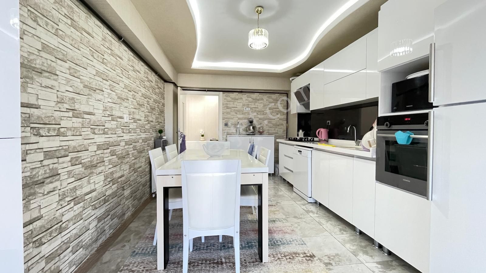 Pursaklar Saray Mehmet Zengin Emlak'tan Otoparklı 9.kat 3+1 Lüks Sitede Daire - Görsel 5