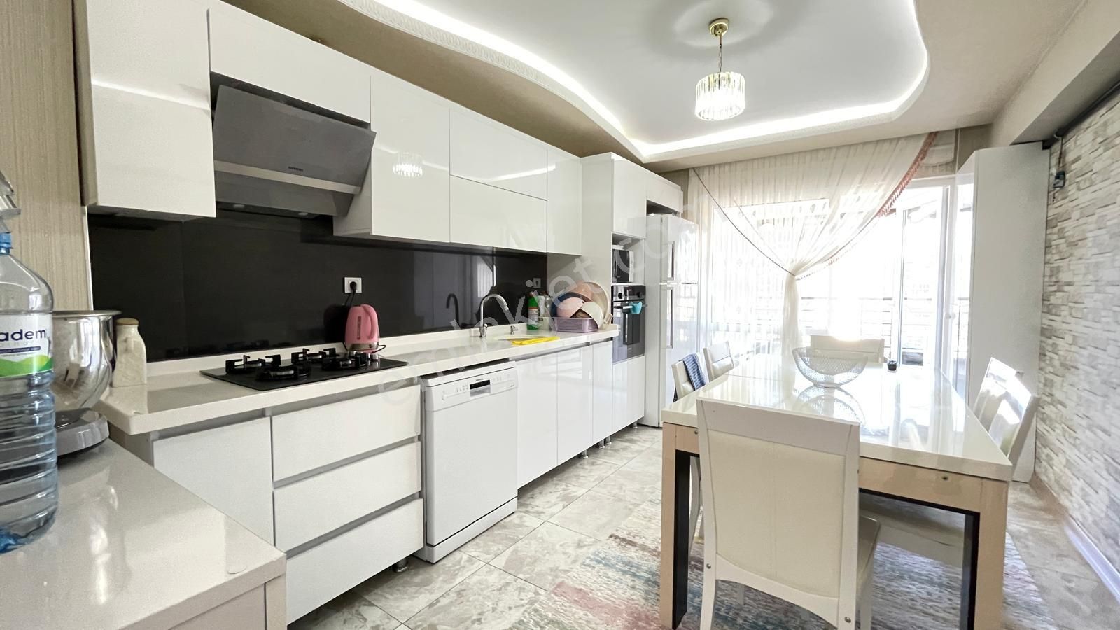 Pursaklar Saray Mehmet Zengin Emlak'tan Otoparklı 9.kat 3+1 Lüks Sitede Daire - Görsel 2