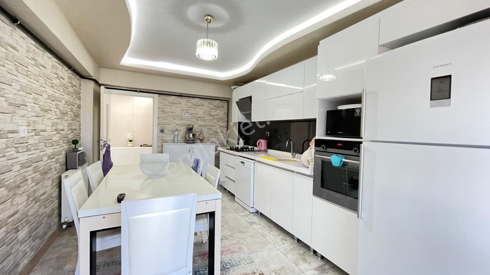 Pursaklar Saray Mehmet Zengin Emlak'tan Otoparklı 9.kat 3+1 Lüks Sitede Daire - Görsel 4