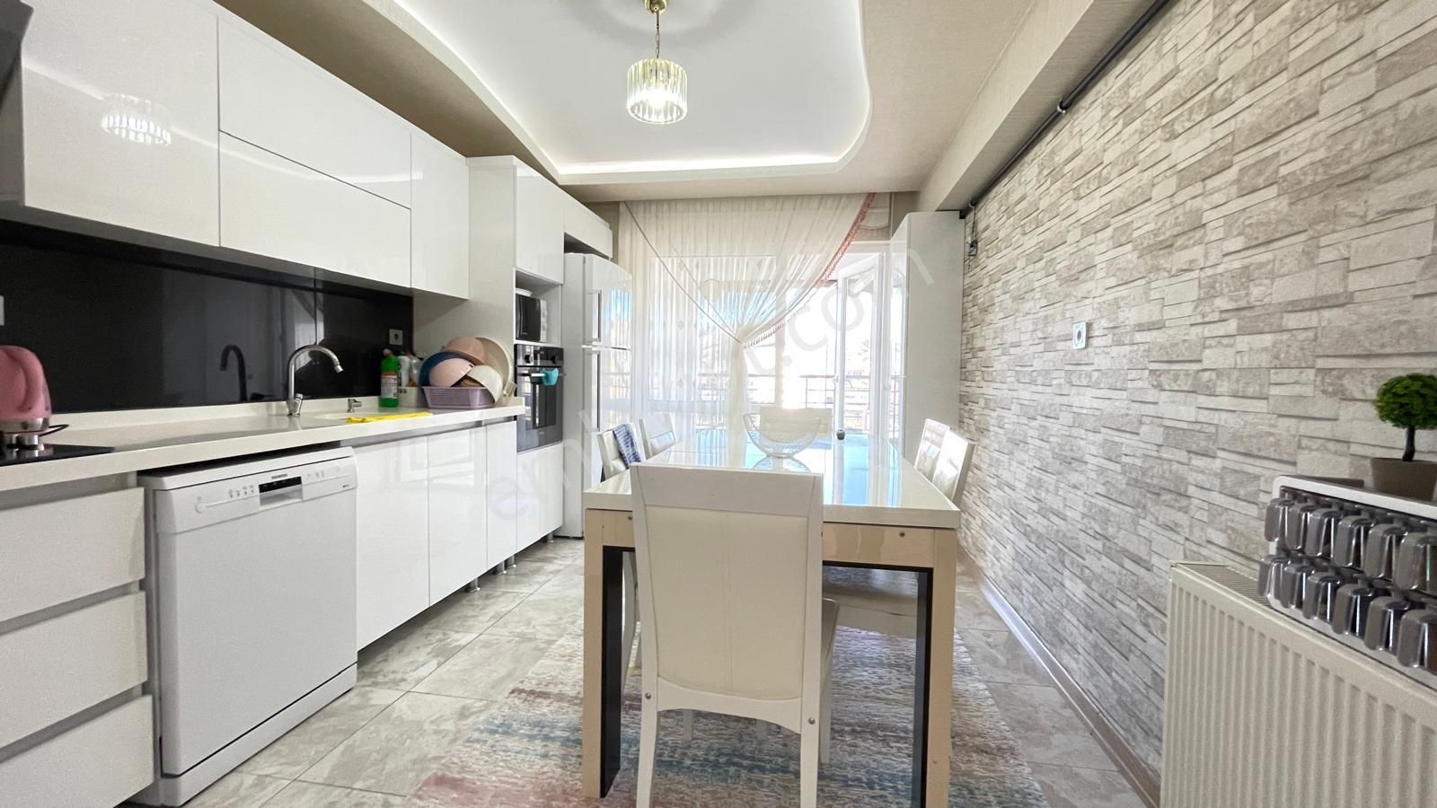 Pursaklar Saray Mehmet Zengin Emlak'tan Otoparklı 9.kat 3+1 Lüks Sitede Daire - Görsel 6