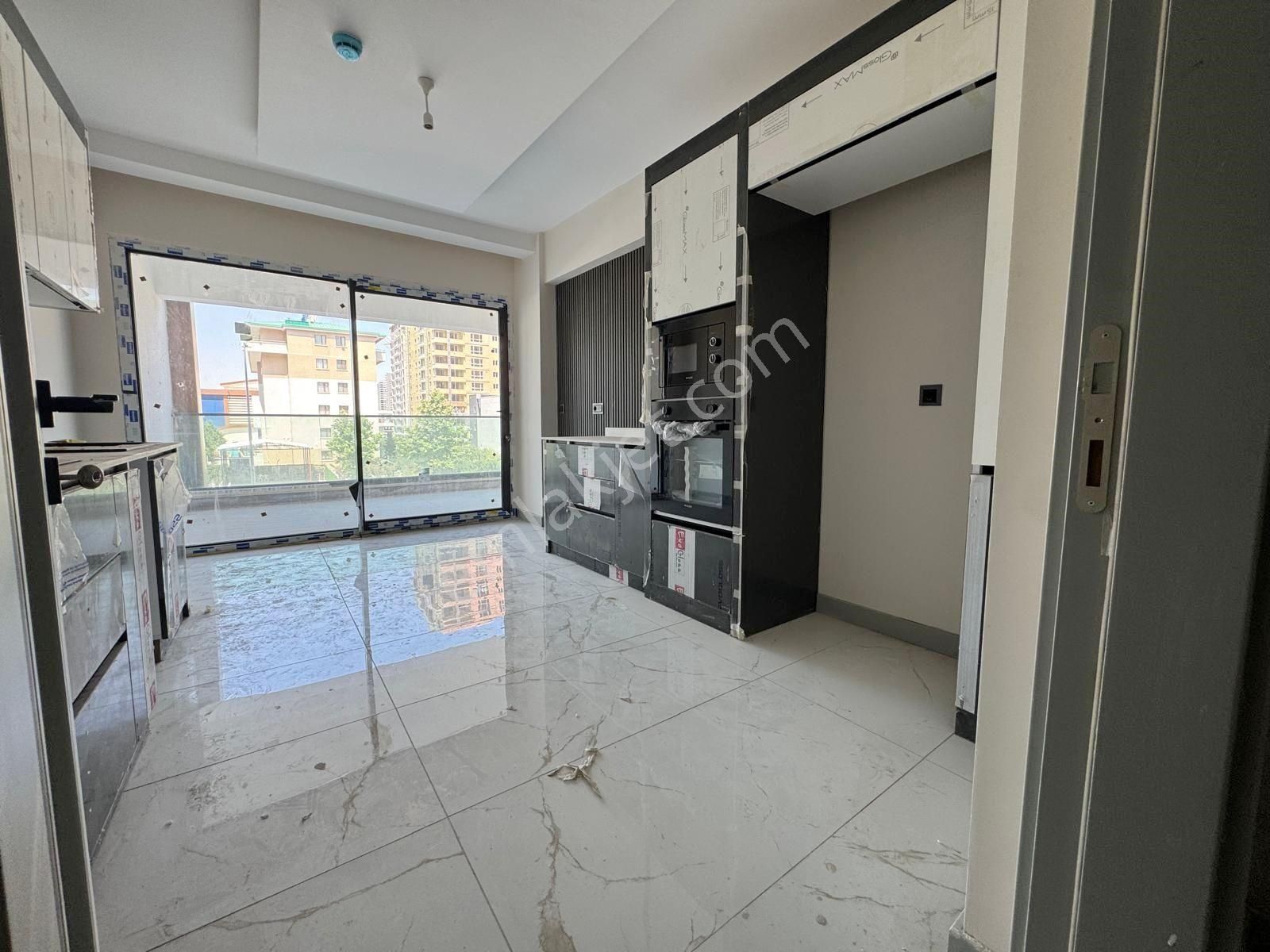 Ovacık Mahallesinde Bulvar Paraleli Katta Lüx Yapıda Satılık 4+1 - Görsel 2