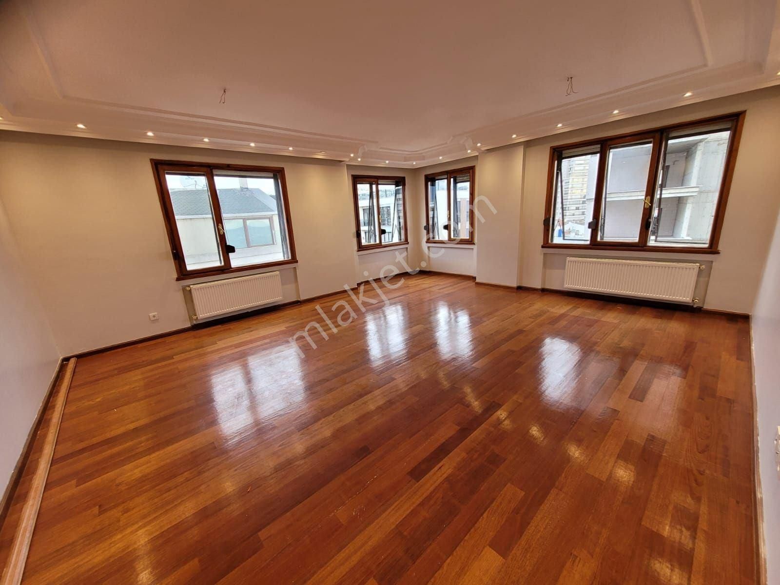 Kızıltoprak Sahilde Kalamış Parkına 2 Adım Mesafede Masrafsız 3+1 - Görsel 3