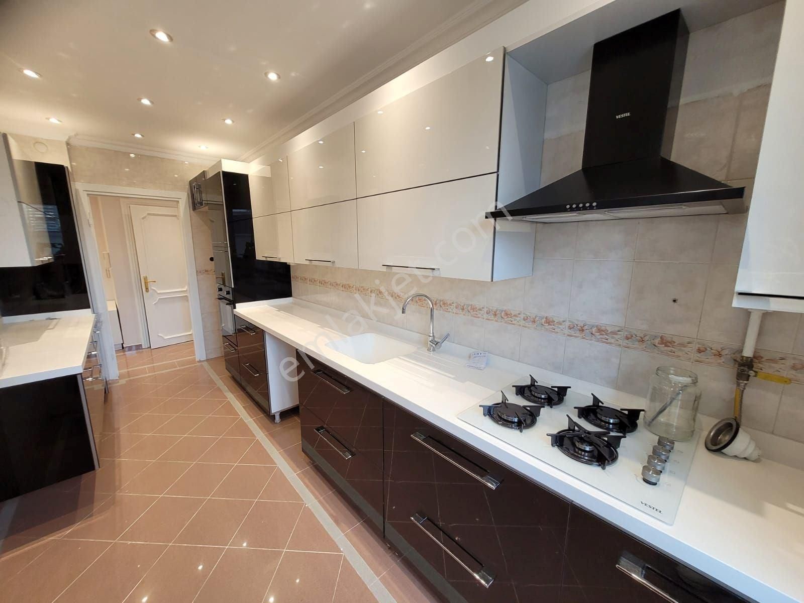 Kızıltoprak Sahilde Kalamış Parkına 2 Adım Mesafede Masrafsız 3+1 - Görsel 12