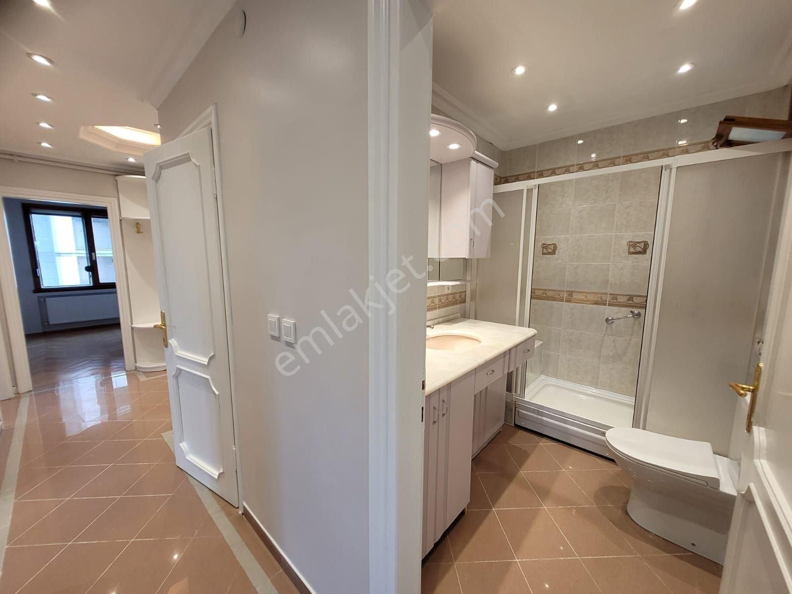 Kızıltoprak Sahilde Kalamış Parkına 2 Adım Mesafede Masrafsız 3+1 - Görsel 32