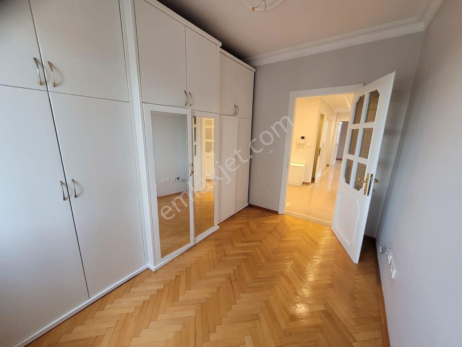 Kızıltoprak Sahilde Kalamış Parkına 2 Adım Mesafede Masrafsız 3+1 - Görsel 14