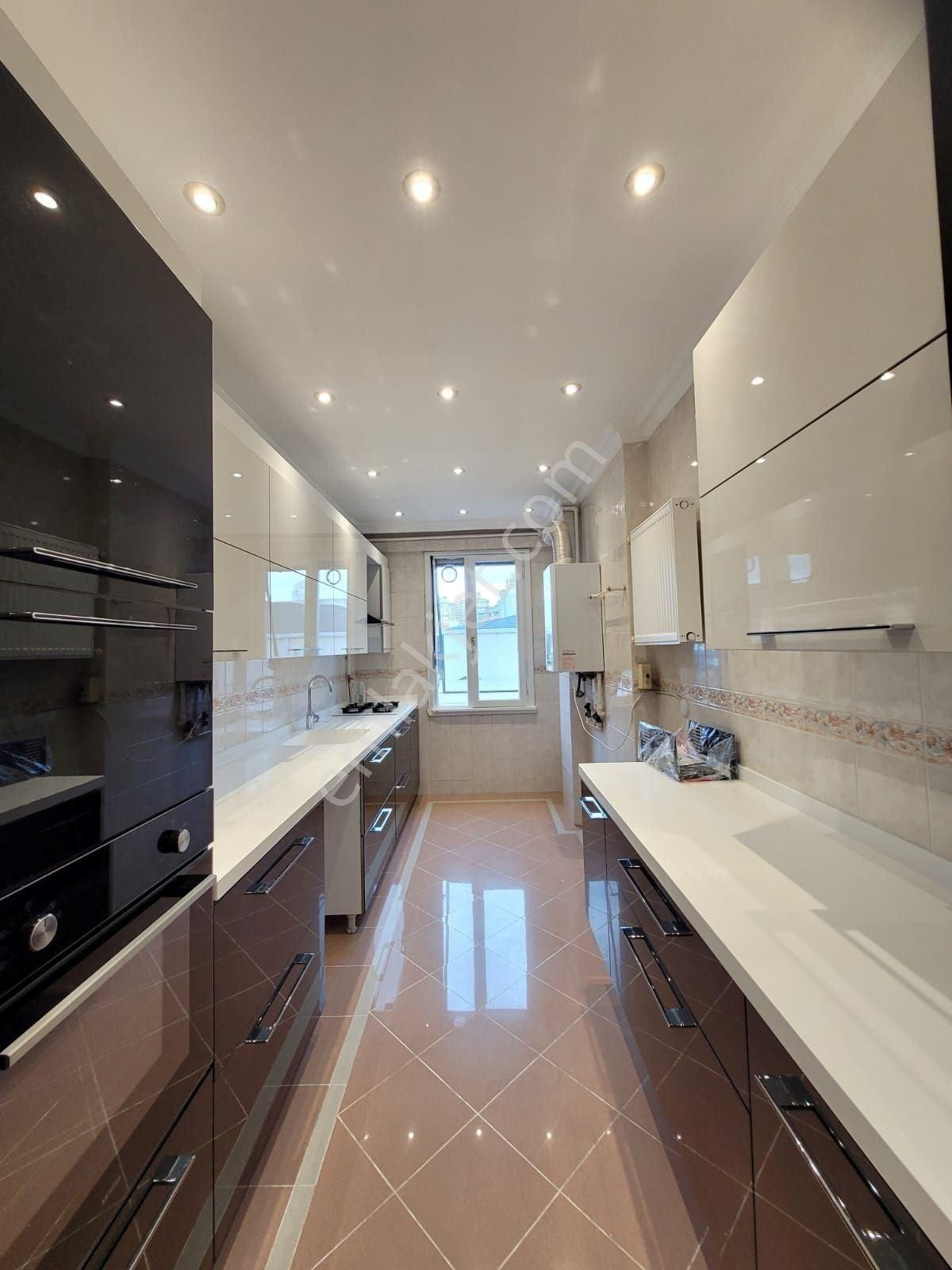 Kızıltoprak Sahilde Kalamış Parkına 2 Adım Mesafede Masrafsız 3+1 - Görsel 11