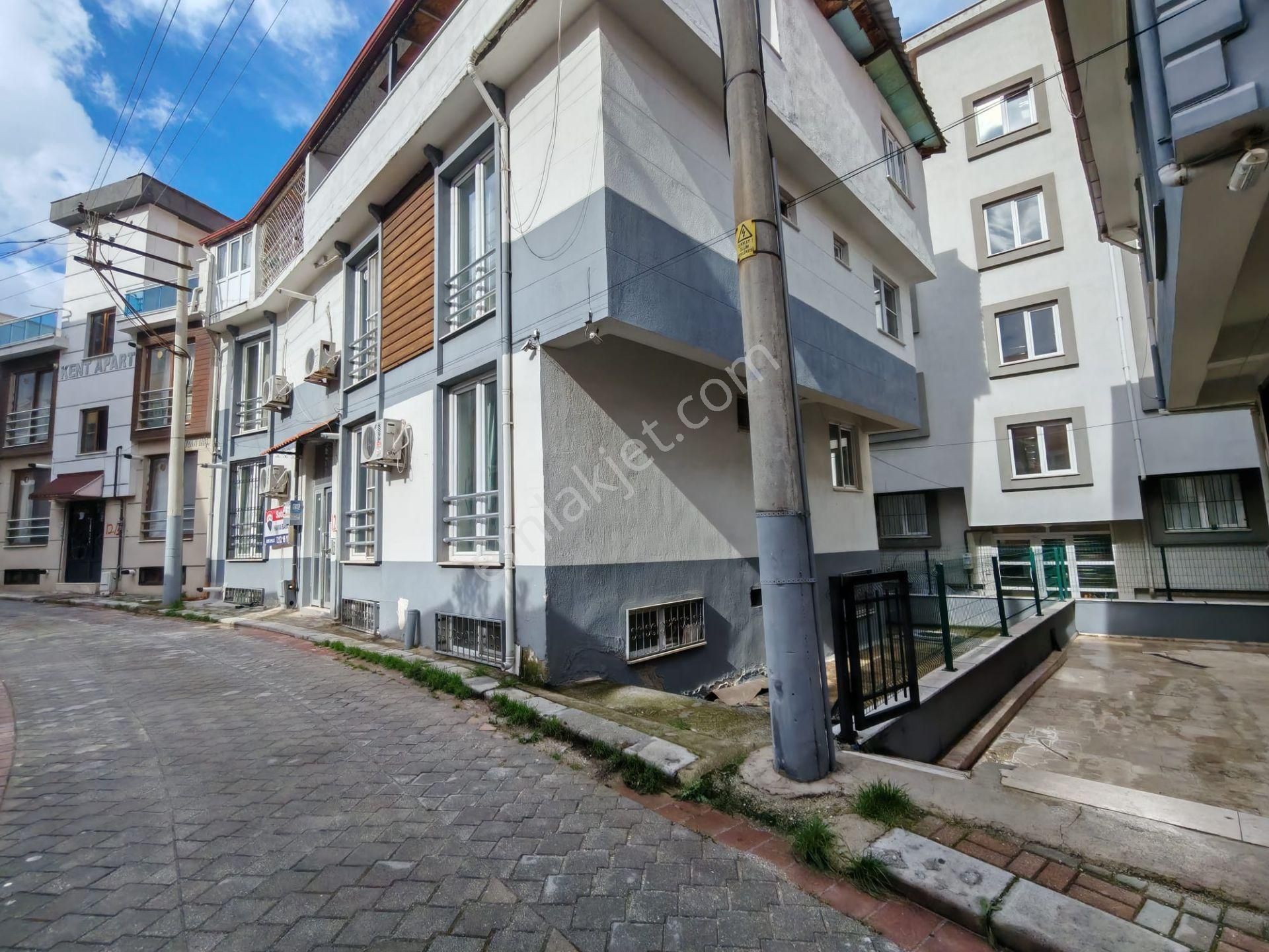 Remax Model Den İstiklal Mahallesinde Satılık 1+1 Apart