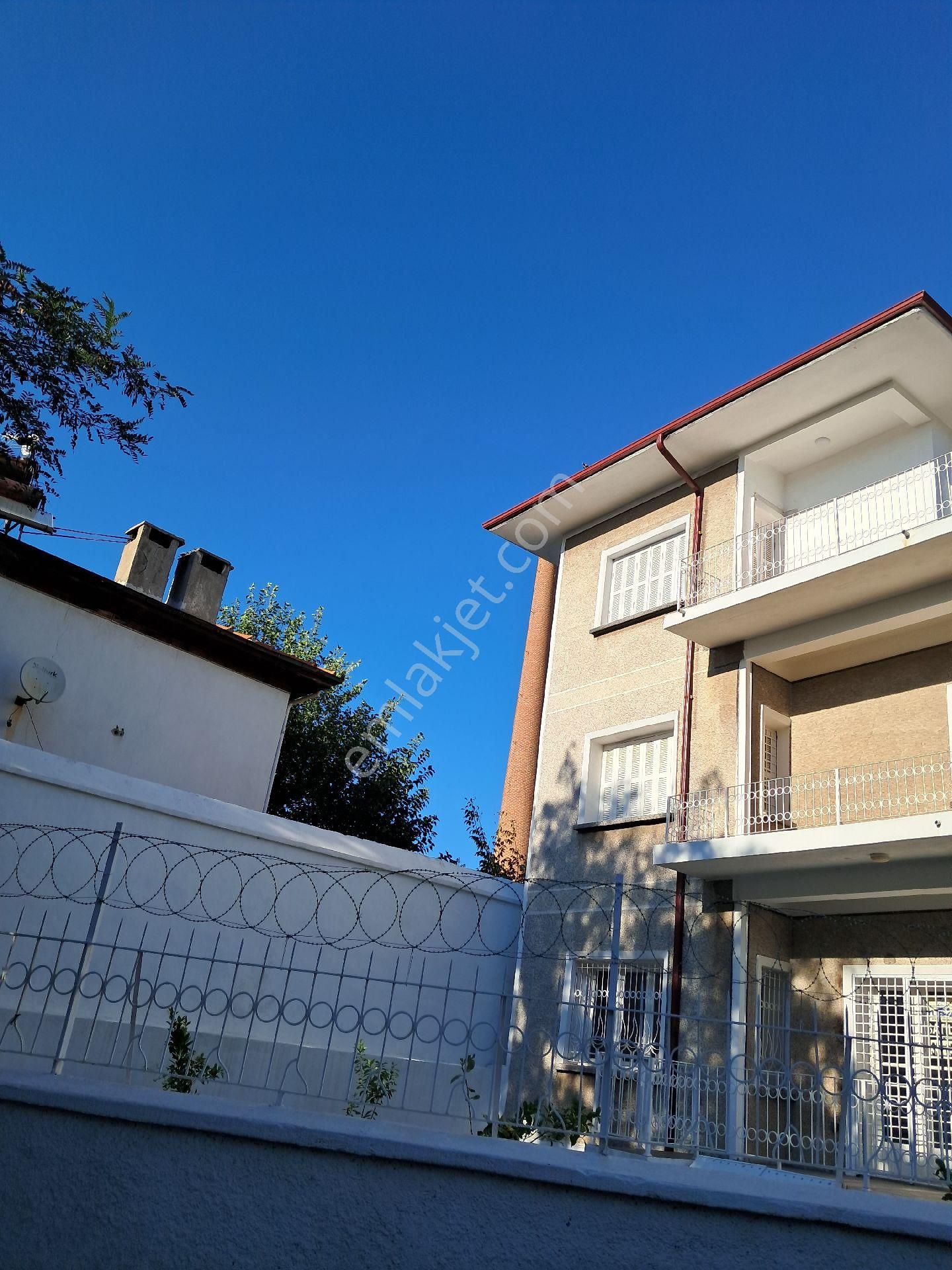 Balıkesir/edremit Dr 3 Katlı 4 Oda,3 Salon 3 Mutf 3 Banyo Wc Bahçeli230m2 - Görsel 21