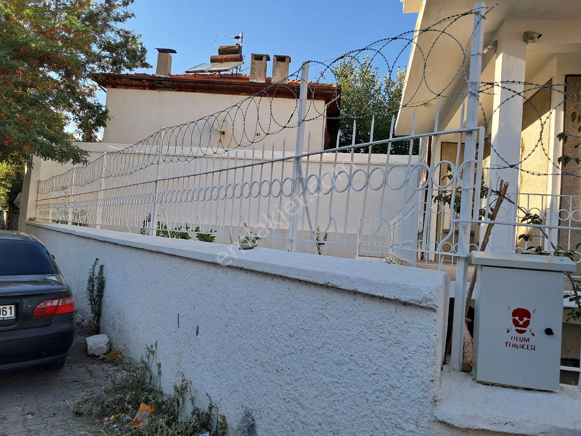 Balıkesir/edremit Dr 3 Katlı 4 Oda,3 Salon 3 Mutf 3 Banyo Wc Bahçeli230m2 - Görsel 19