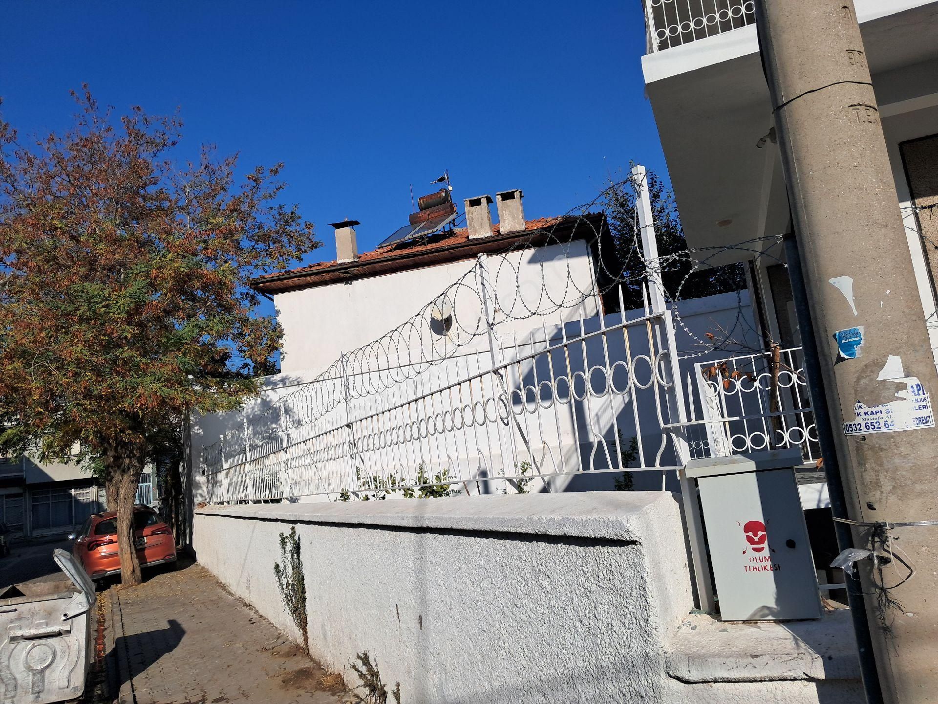 Balıkesir/edremit Dr 3 Katlı 4 Oda,3 Salon 3 Mutf 3 Banyo Wc Bahçeli230m2 - Görsel 4