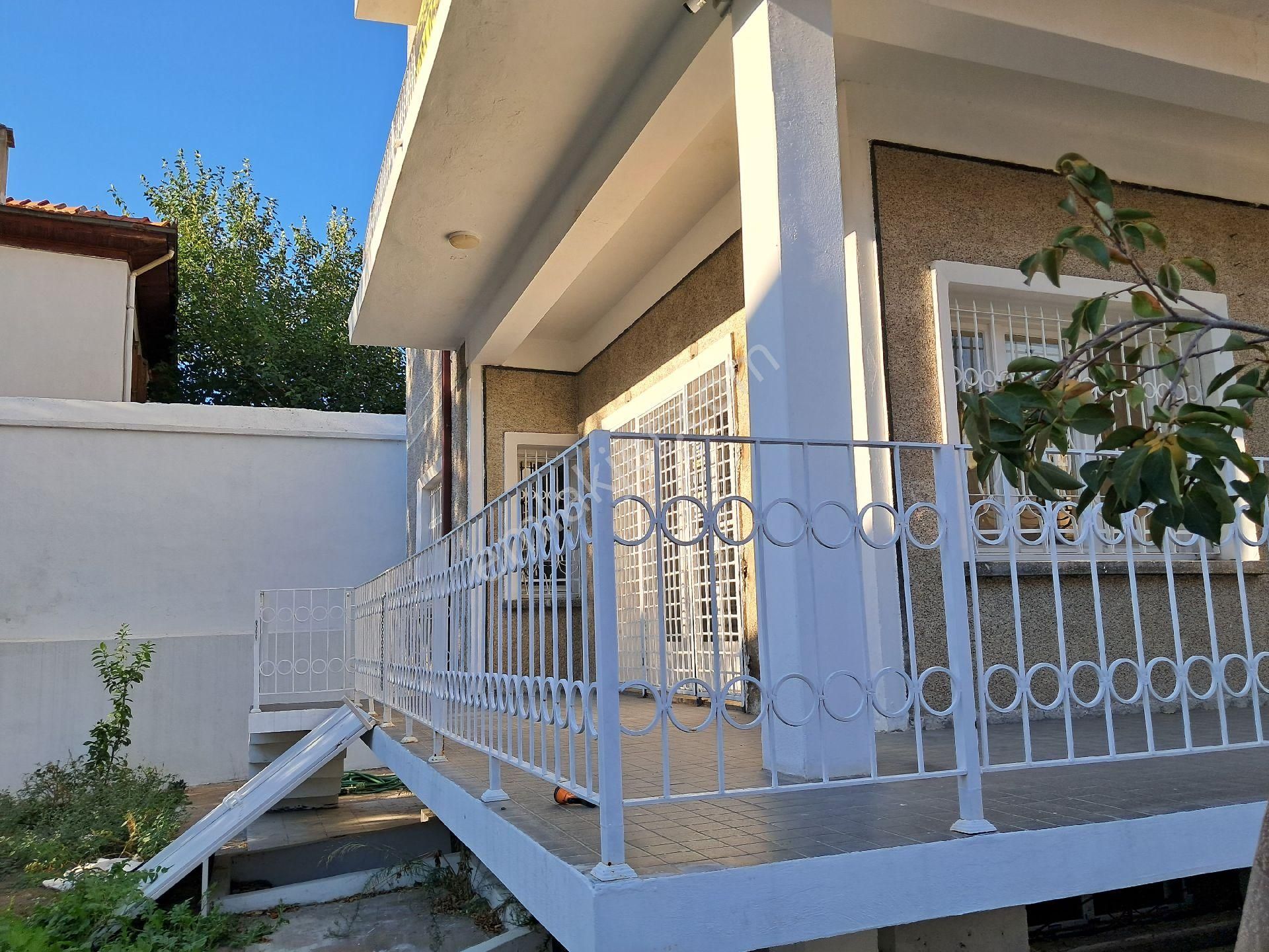 Balıkesir/edremit Dr 3 Katlı 4 Oda,3 Salon 3 Mutf 3 Banyo Wc Bahçeli230m2 - Görsel 6