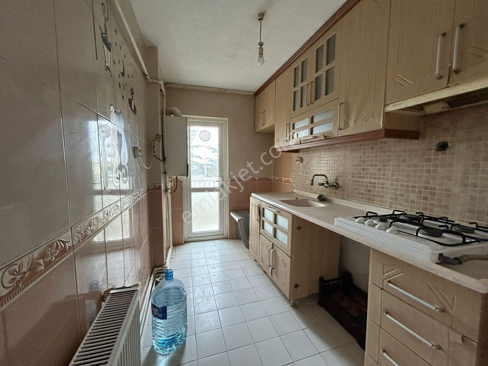 Koza Emlak'tan Tandoğan Mahalesinde Ara Katta Kelepir Satılık Dairee