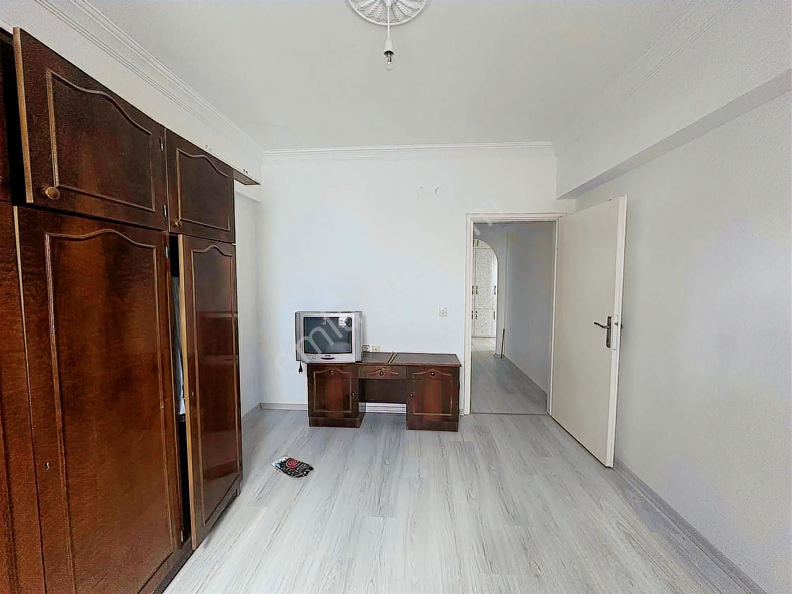 Piyade Mahallesi Cadde Üzeri 3+1 Ara Katta Gimsa Yakını - Görsel 7