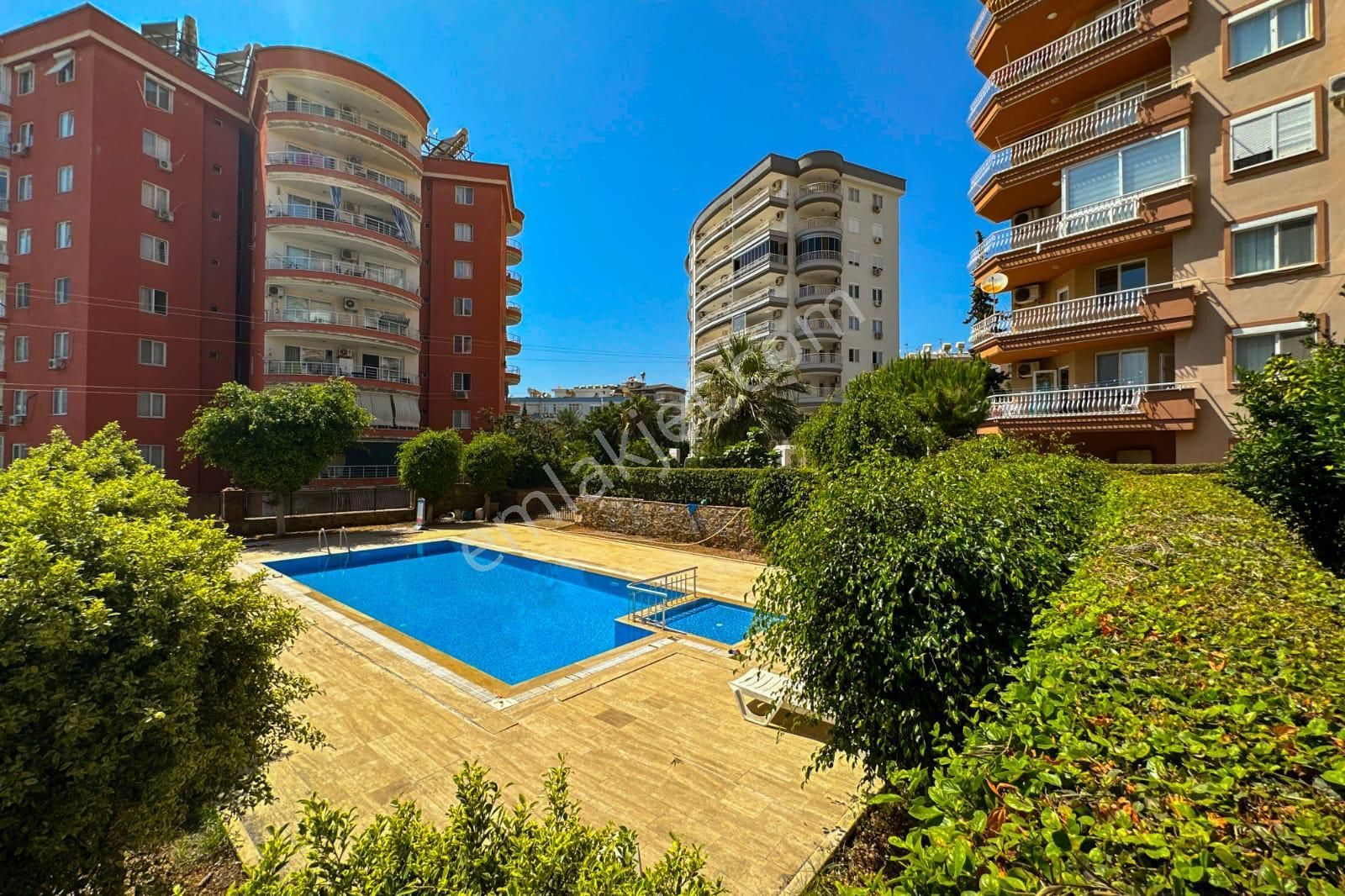 Alanya Tosmur Mnahallesinde Lüks Eşyalı Deniz Manzaralı 2+1 Satılık Daire