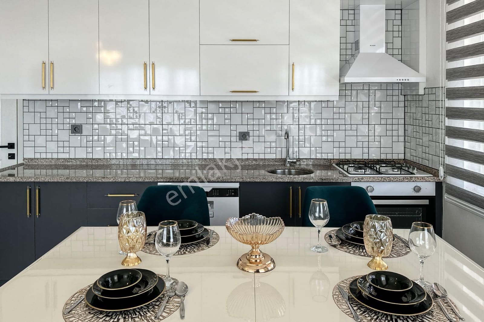 Alanya Tosmur Mnahallesinde Lüks Eşyalı Deniz Manzaralı 2+1 Satılık Daire - Görsel 12