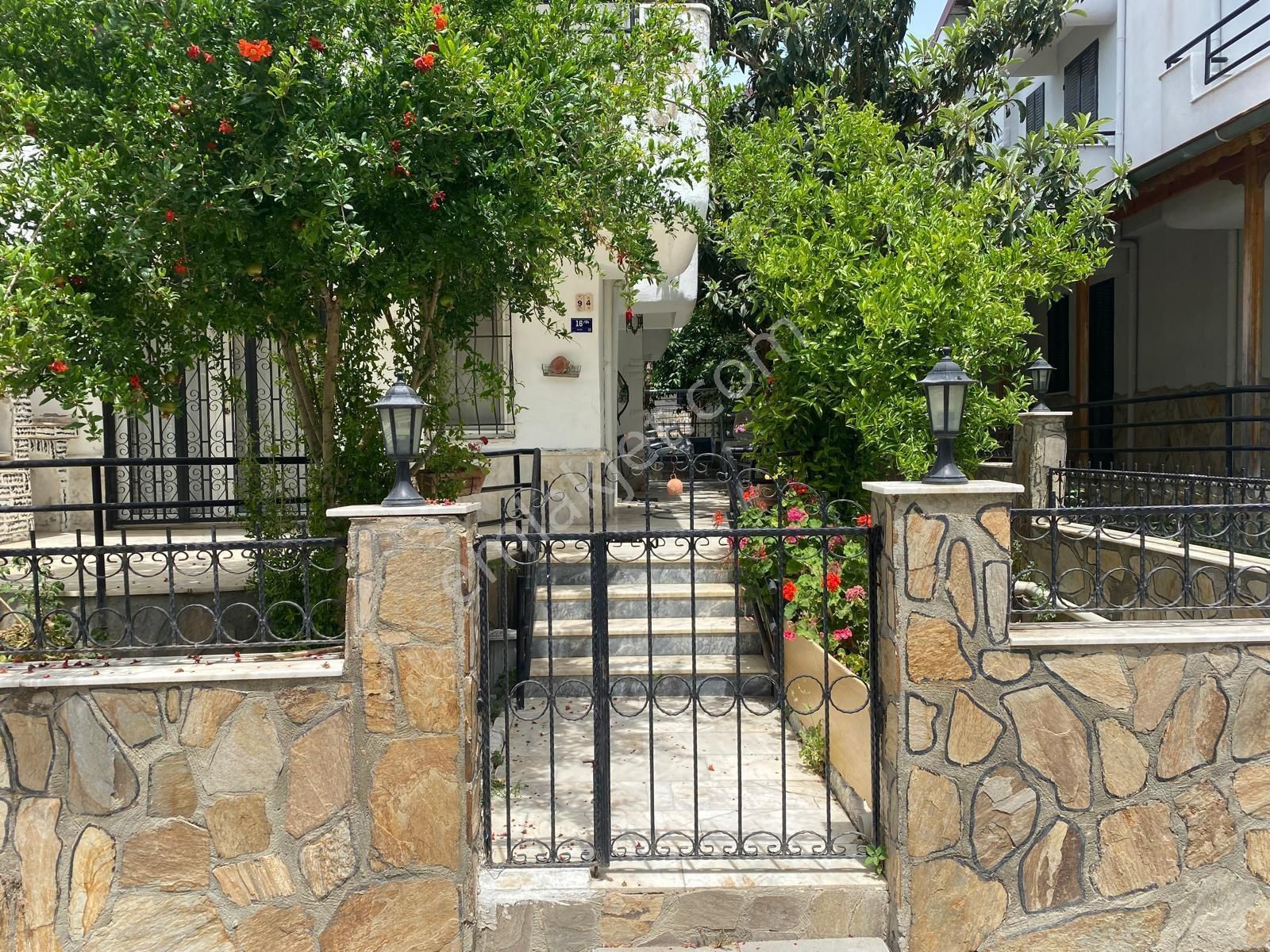 Kuşadasında Sahibinden 5+1 Full Eşyalı Site İçi Havuzlu Kiralık Villa - Görsel 10