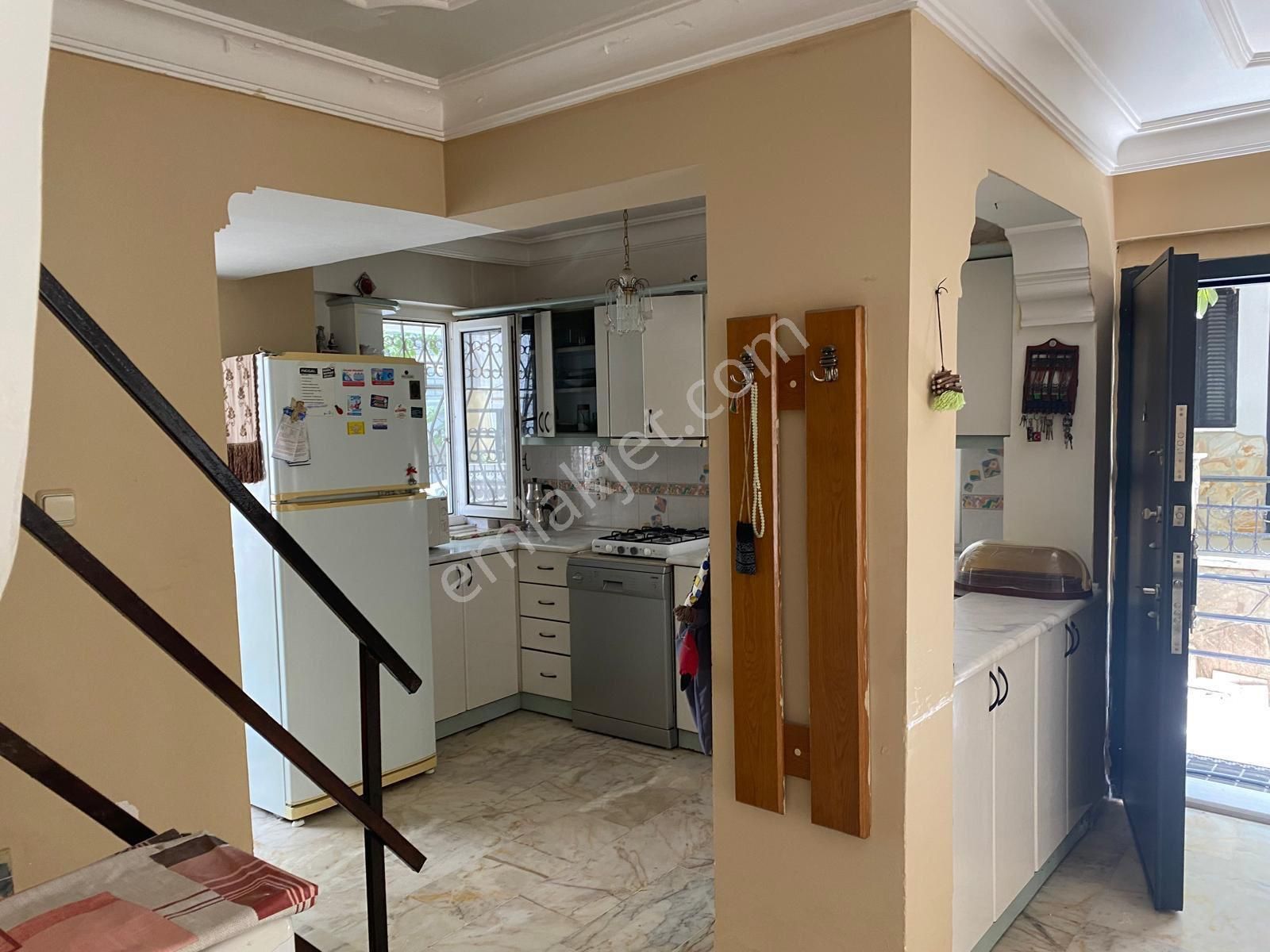 Kuşadasında Sahibinden 5+1 Full Eşyalı Site İçi Havuzlu Kiralık Villa - Görsel 7