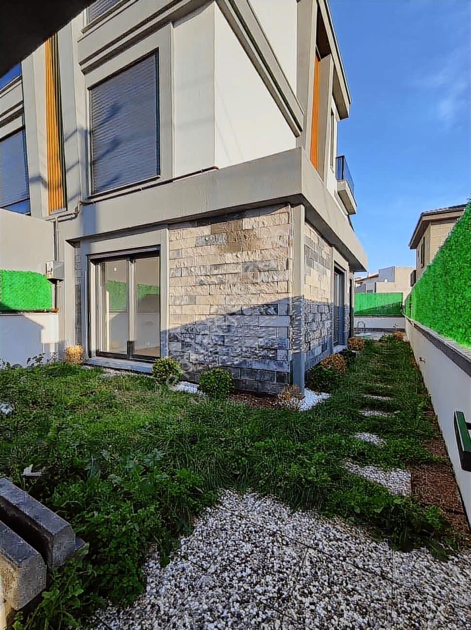 Qzen Gayrimenkul'den Barbaros Mahallesinde 3+1 Havuzlu Villa - Görsel 28