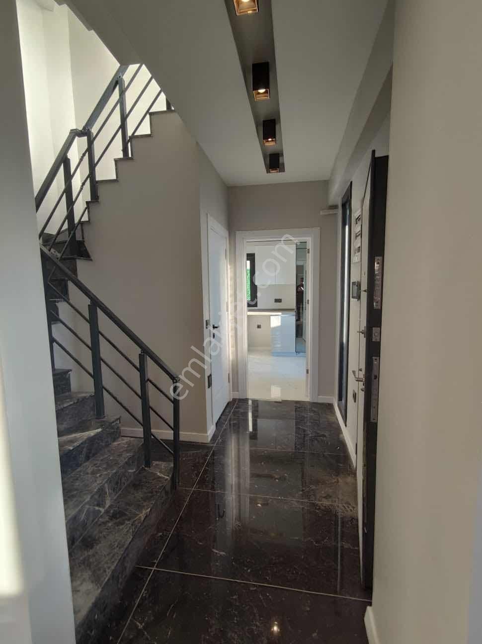 Qzen Gayrimenkul'den Barbaros Mahallesinde 3+1 Havuzlu Villa - Görsel 15