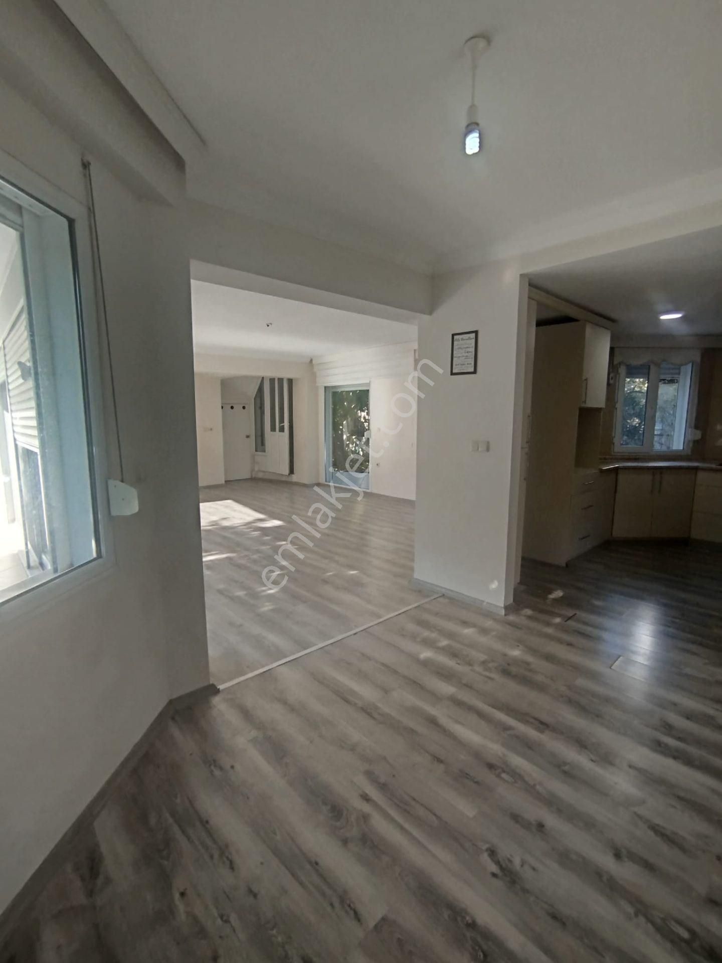 Urla Çeşmealtında Denize Yürüyüş Mesafesinde Müstakil 4+1 Villa - Görsel 8