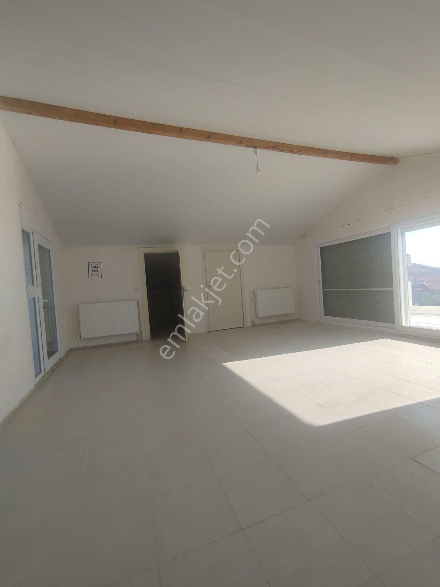 Urla Çeşmealtında Denize Yürüyüş Mesafesinde Müstakil 4+1 Villa - Görsel 33