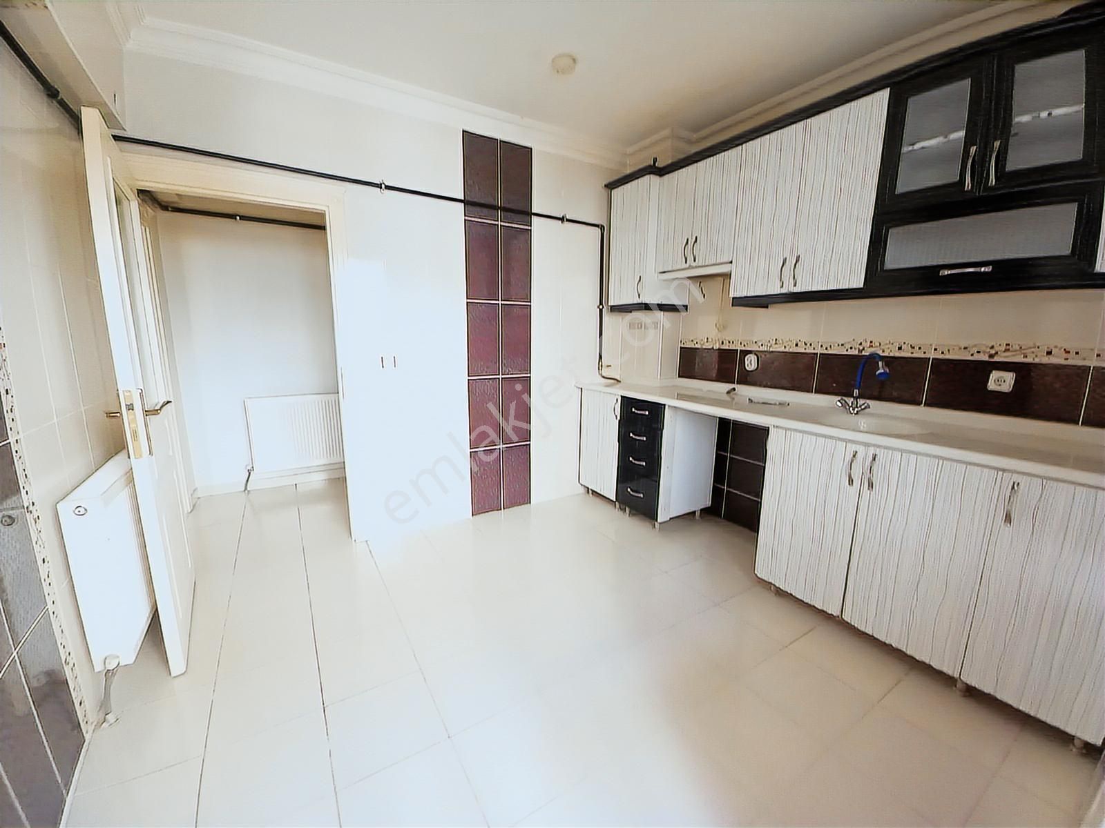 Elif Gayrimenkul Den Çok Güzel Konumda Kiralık Ara Kat 3+1 Daire