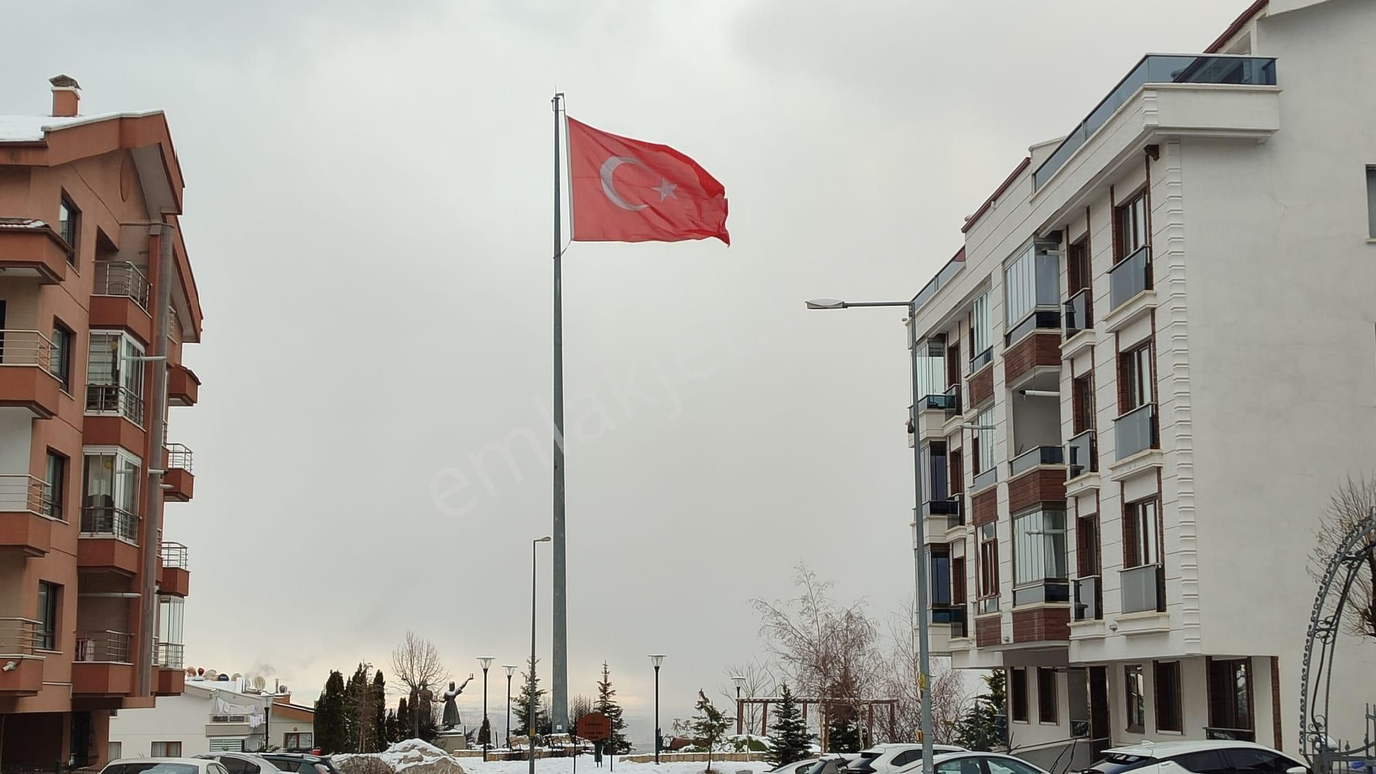 Atanora Vadiden Asansörlü Ara Kat Manzaralı Kapalı 2 Balkonlu Boş 3+1 - Görsel 2