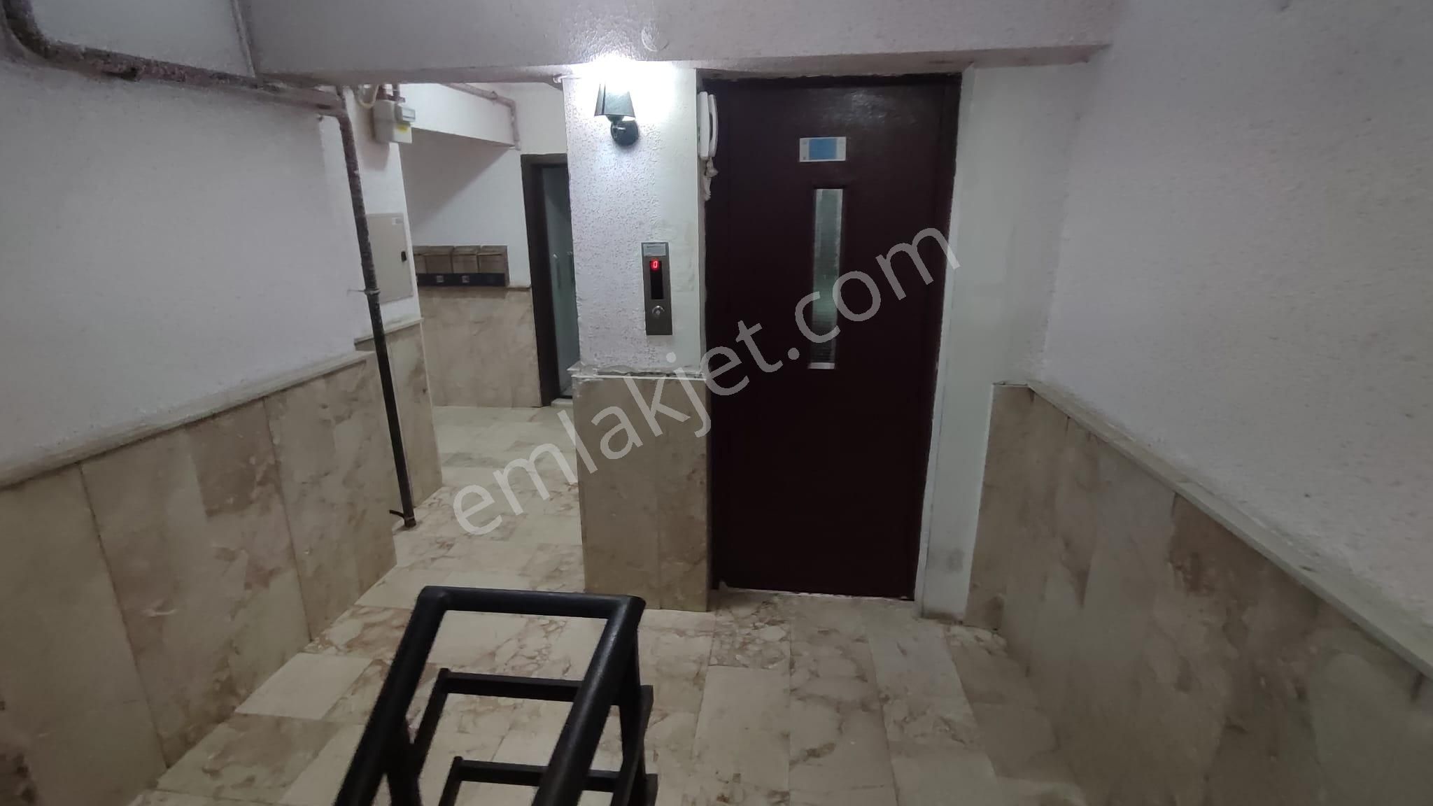 Atanora Vadiden Asansörlü Ara Kat Manzaralı Kapalı 2 Balkonlu Boş 3+1