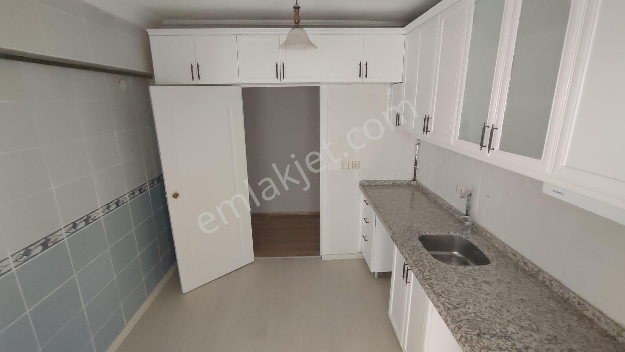 Atanora Vadiden Asansörlü Ara Kat Manzaralı Kapalı 2 Balkonlu Boş 3+1 - Görsel 13