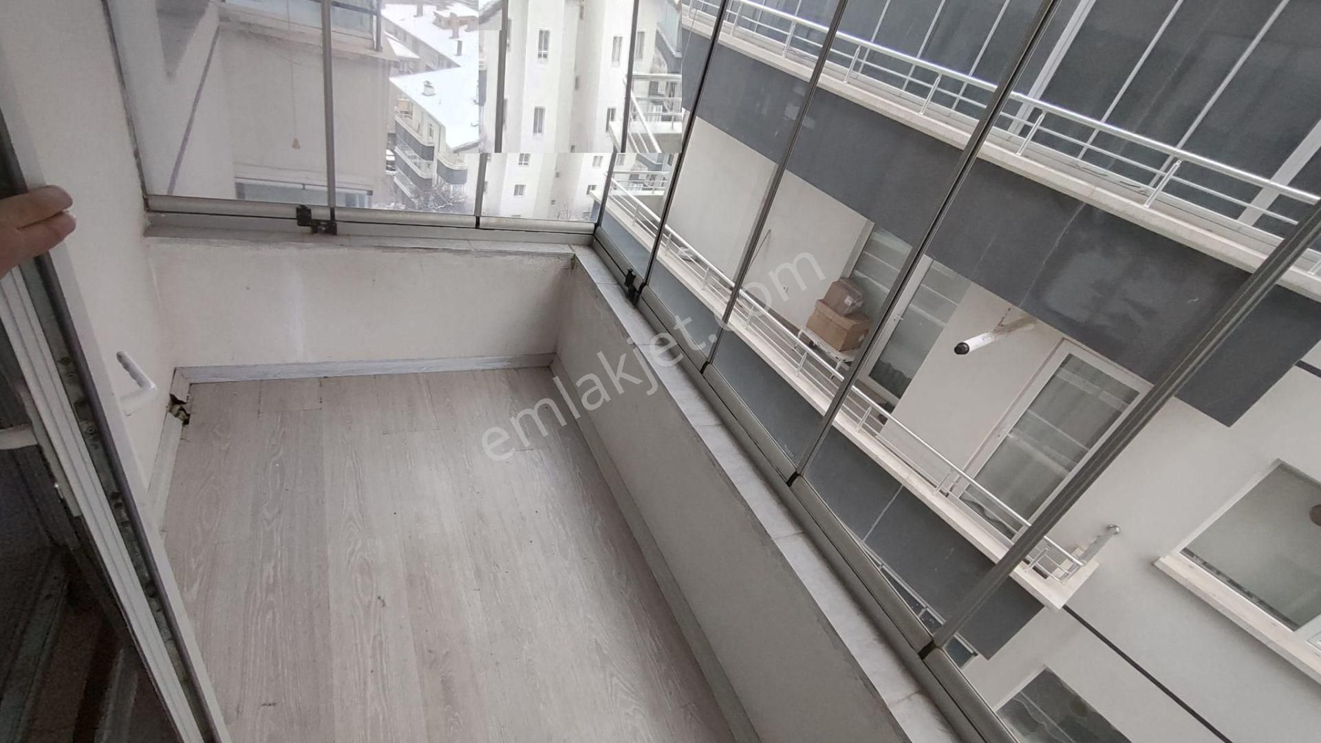 Atanora Vadiden Asansörlü Ara Kat Manzaralı Kapalı 2 Balkonlu Boş 3+1 - Görsel 12