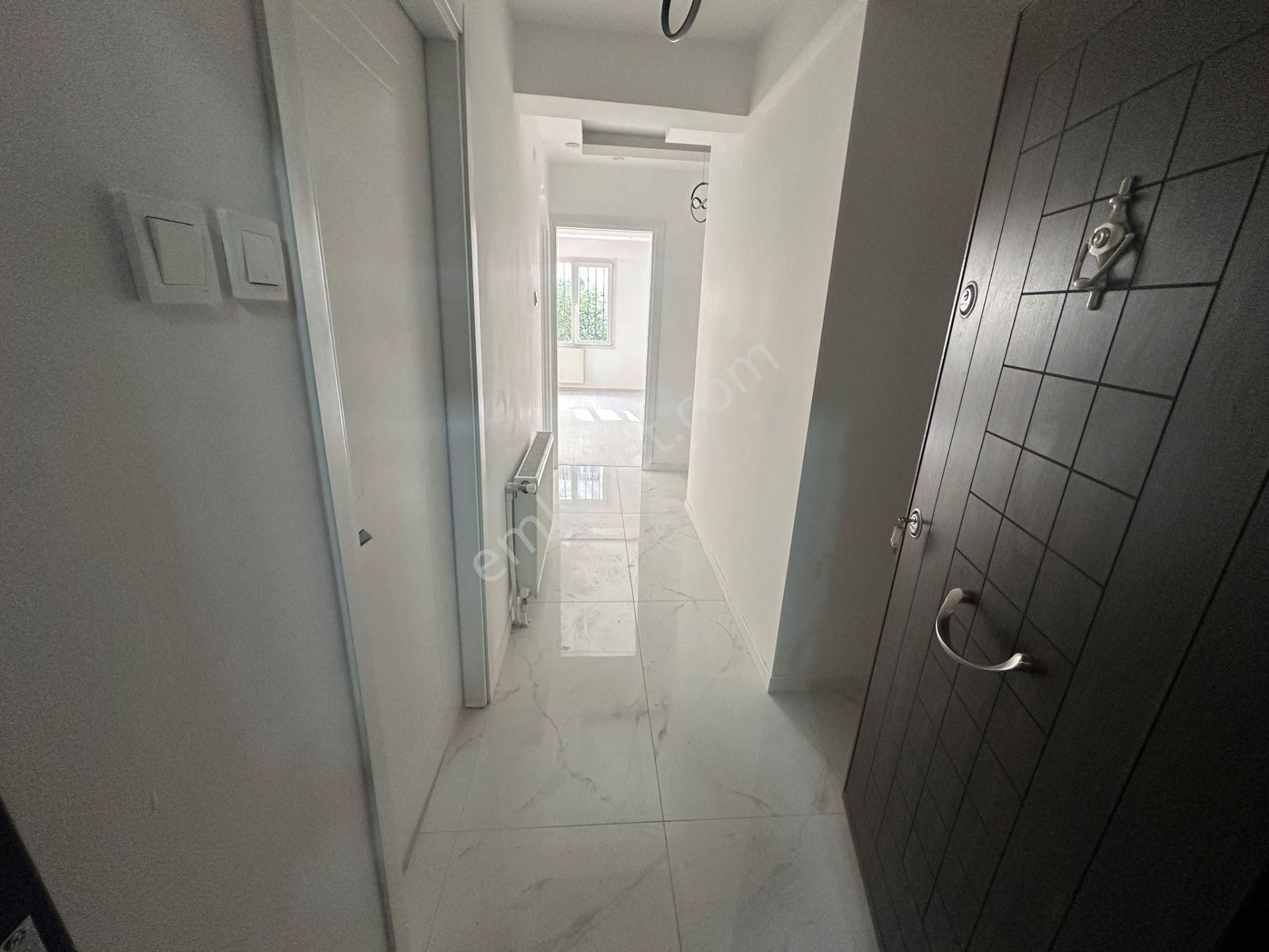 İzmir Buca Barış Mahallesi//vergidairesi Yakını.geniş Bahçeli//3+1//fulyapılı Satılık Daire