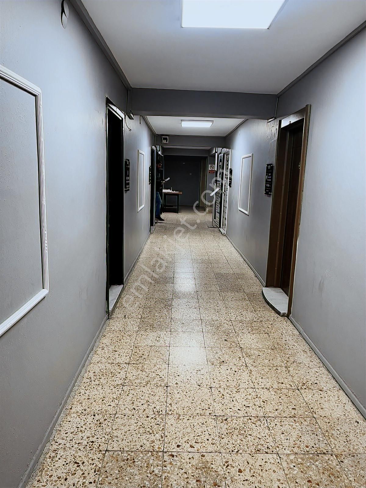 Karabağlar Yeşillik Caddesi Satılık Cadde Cepheli Ofis/dükkan - Görsel 20