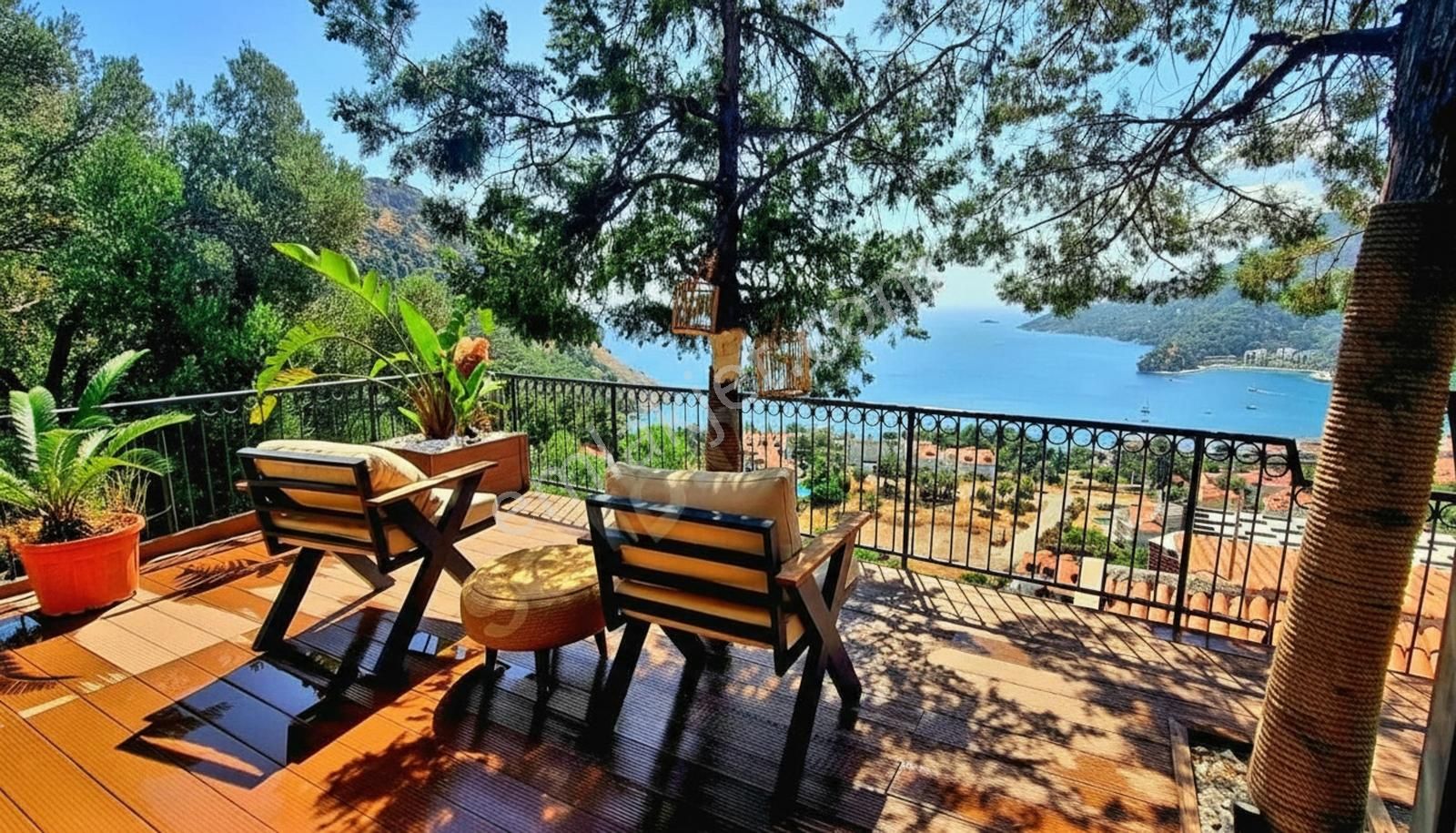 Cb Marina'dan Turunçta Panoramik Manzaralı Satılık Eşyalı Daire