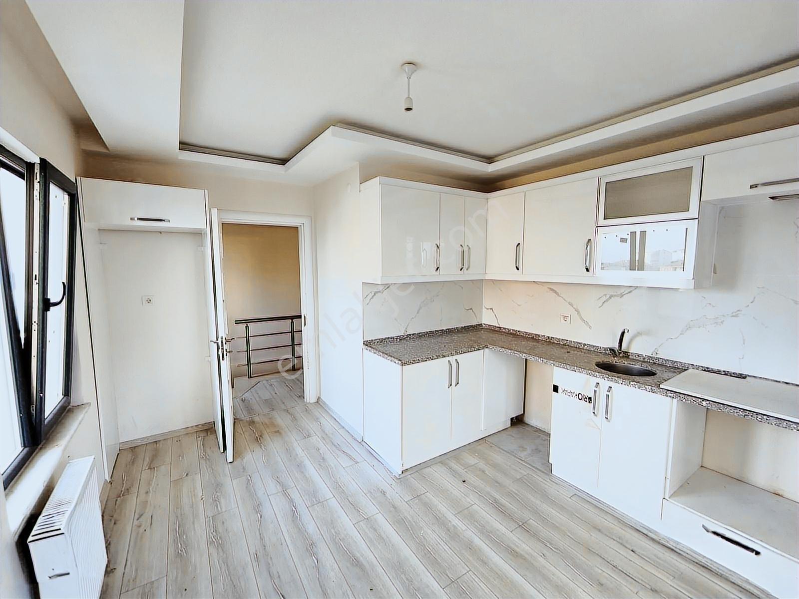 İzmit Yenimahalle Radar Bölgesi Satılık 3+1 Bahçe Dubleks Daire