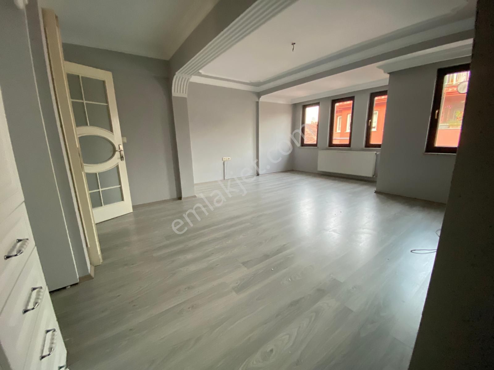 Osmangazi Muradiye Cadde Üstünde 15 Yıllık 2+1 Kiralık Daire - Görsel 3