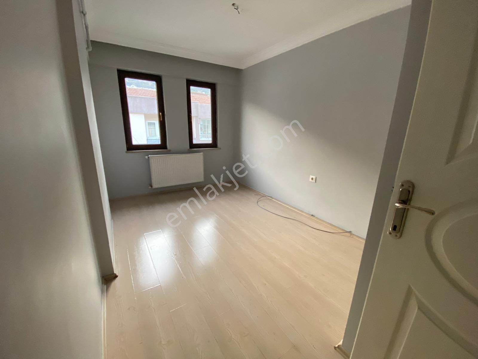 Osmangazi Muradiye Cadde Üstünde 15 Yıllık 2+1 Kiralık Daire - Görsel 10