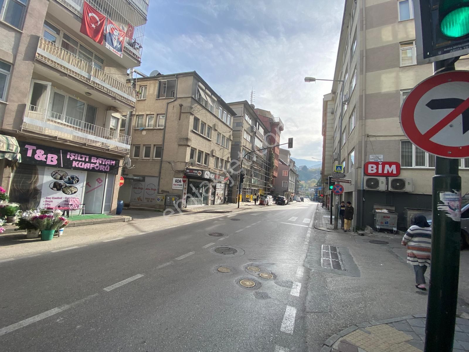 Osmangazi Muradiye Cadde Üstünde 15 Yıllık 2+1 Kiralık Daire - Görsel 16